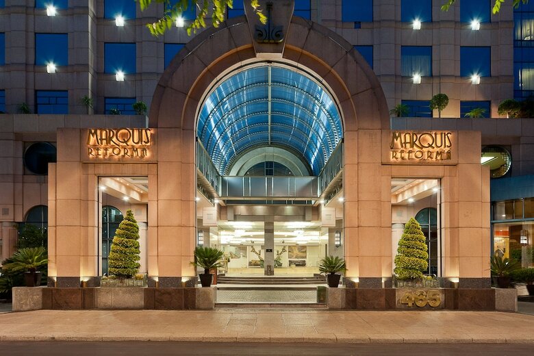 Hotel Marquis Sky Suites