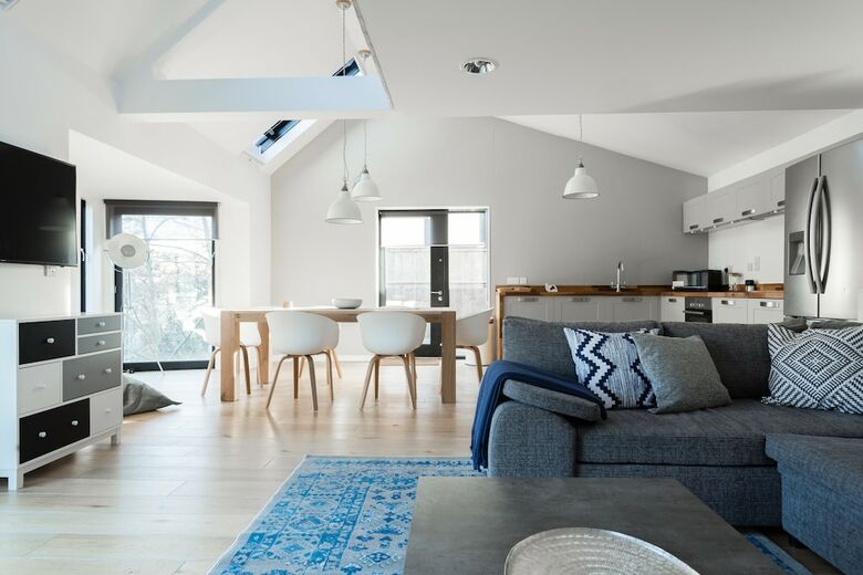 The Cliffside Loft - Distinctly Modern 3bdr Riverside Home