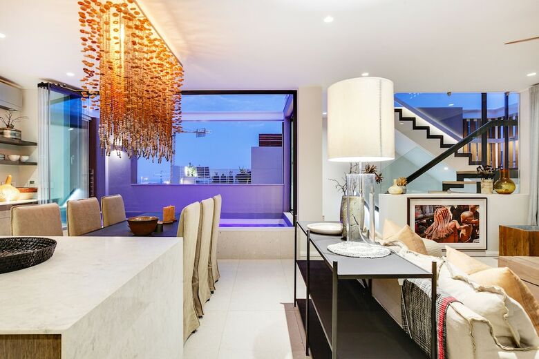 53 On Napier - Three Bedroom Apartment, Sleeps 6