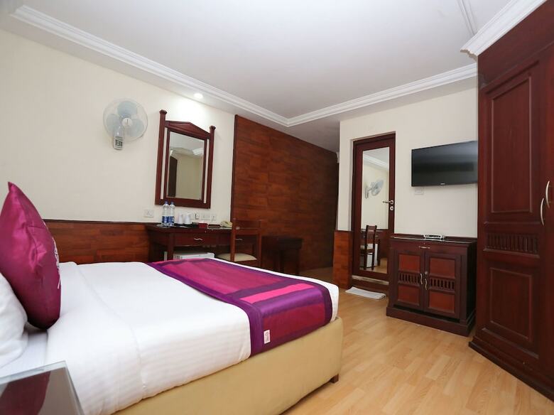 Oyo 10719 Mermaid Hotel