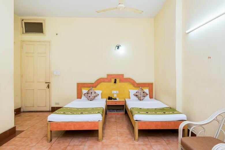 Hotel Oyo 7222 Chowdhury's Estates