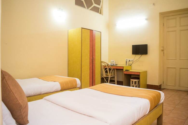 Hotel Oyo 7222 Chowdhury's Estates