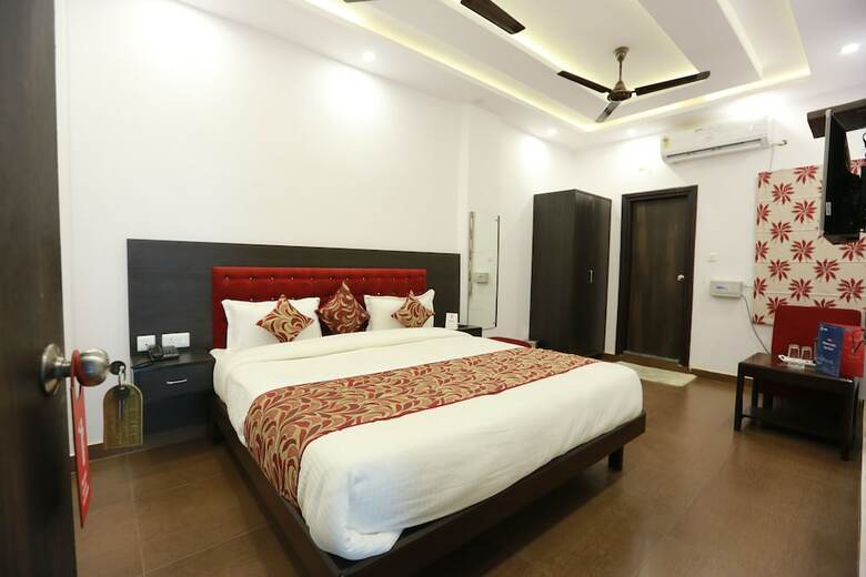 Oyo 6780 Hotel Shiva Grand