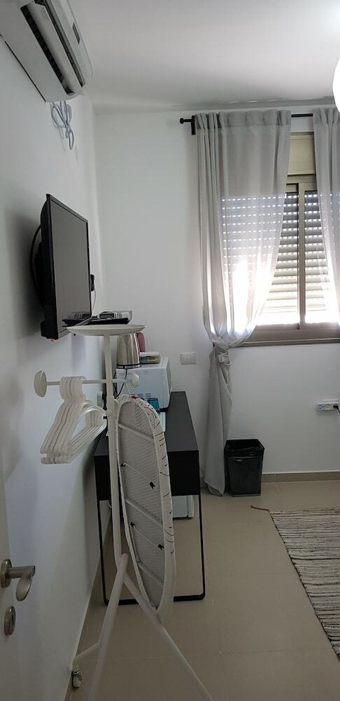 Hotel Private Bed And Bathroom In Netanya