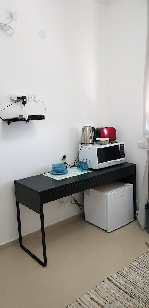 Hotel Private Bed And Bathroom In Netanya