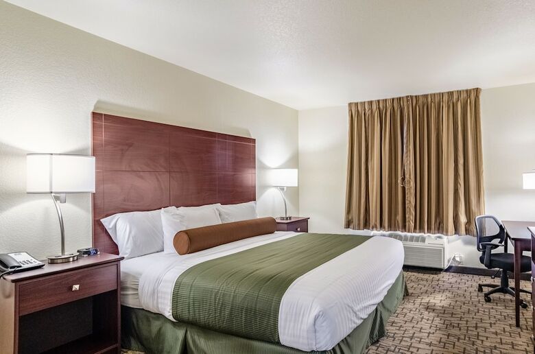 Cobblestone Hotel & Suites - Victor