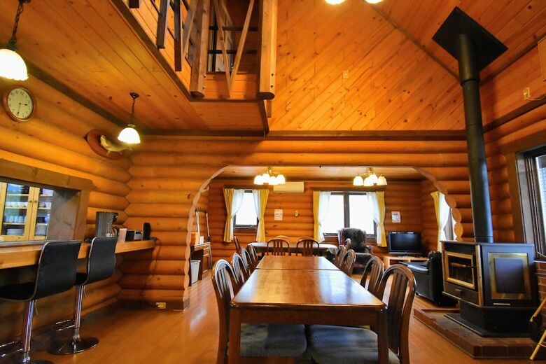 Canadian Log Cottage Takitaro