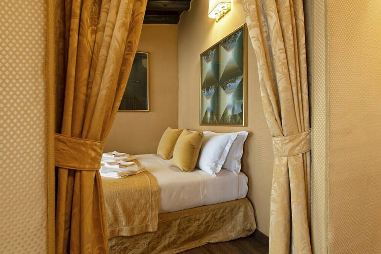 Hotel Canova Rooms In Spanish Steps