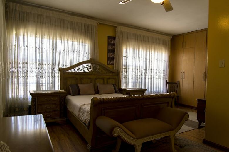 Motsolga Bed And Breakfast