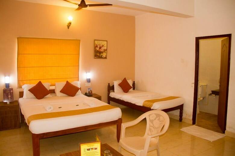 Hotel Nirvah Candolim Beach Holiday Stay