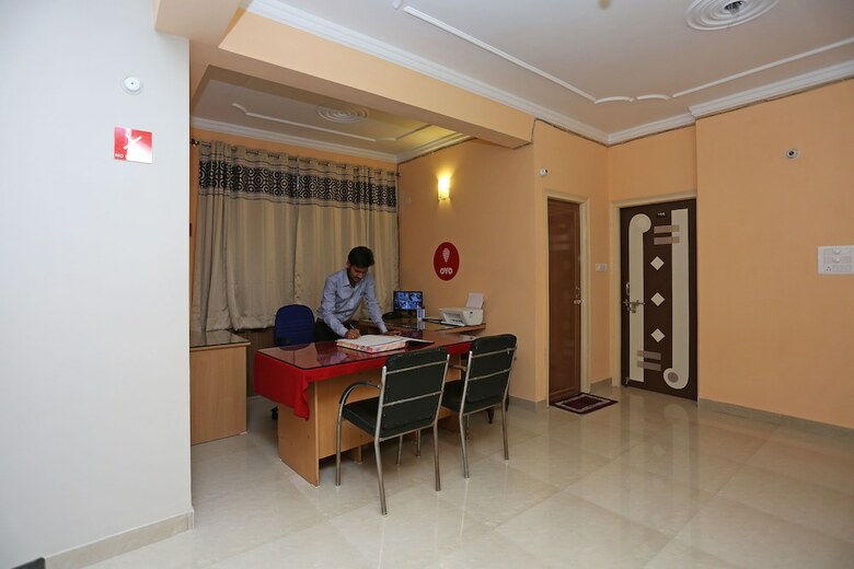 Hotel Oyo 10456 A R Residency