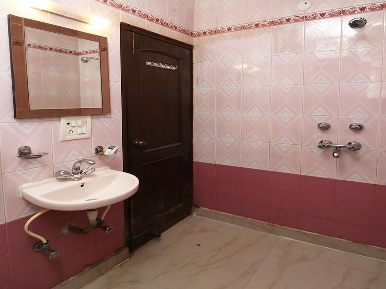 Oyo 4155 Hotel The Sudesh
