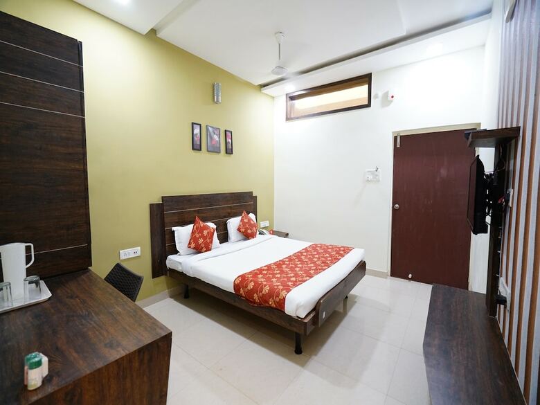 Oyo 8173 Hotel Singh Palace