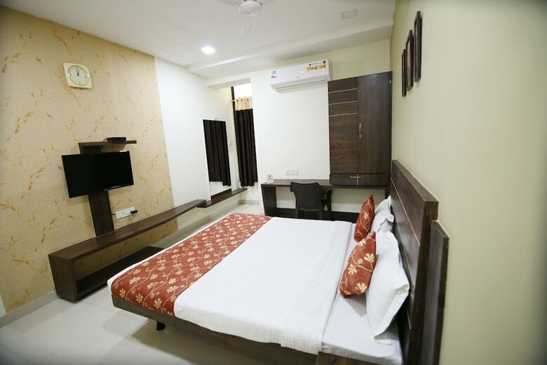 Oyo 8173 Hotel Singh Palace