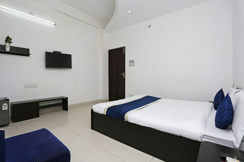 Oyo 9856 Hotel Mp Inn