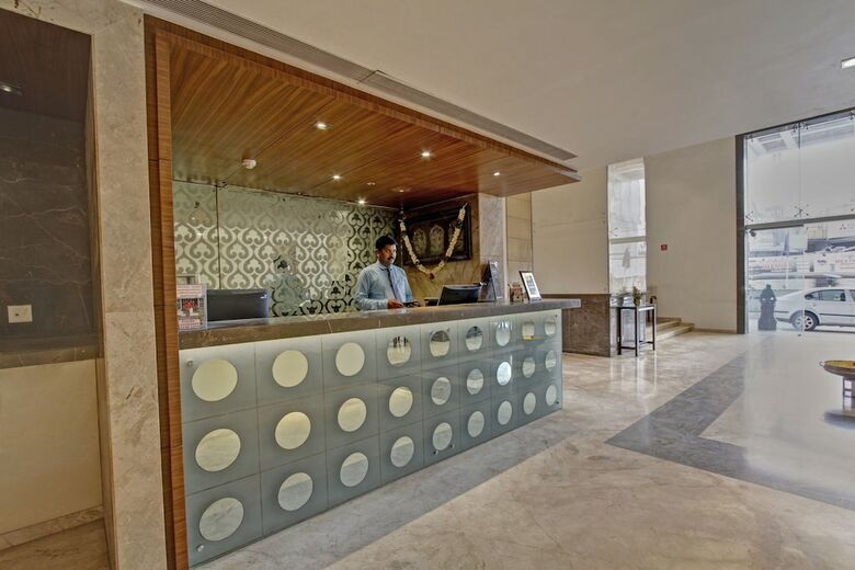 Oyo 8169 Hotel Salem Castle