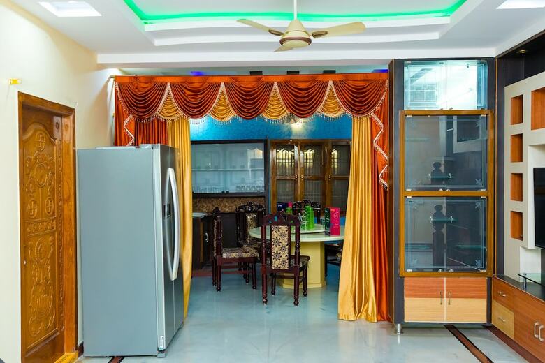 Hotel Oyo 9054 Velaga Inn