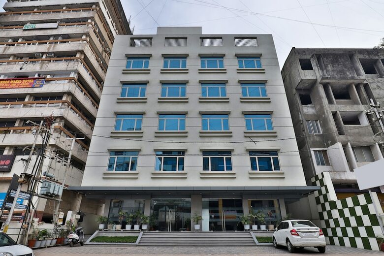Oyo 9120 Hotel Limra