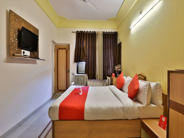 Oyo 9751 Hotel Vrundavan Residency