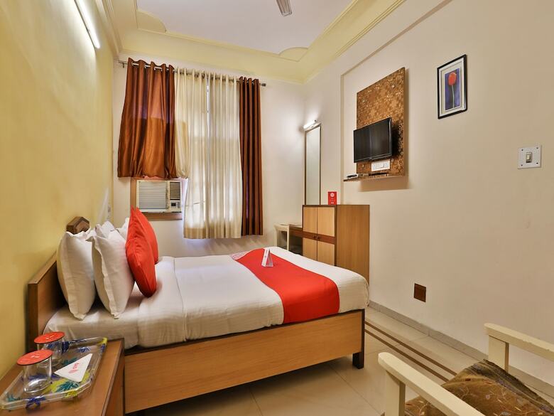 Oyo 9751 Hotel Vrundavan Residency