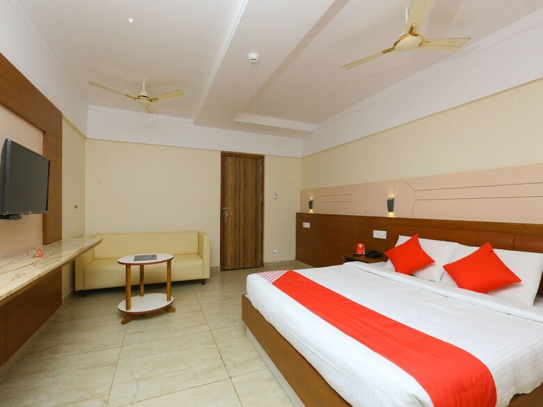 Hotel Oyo 10700 Padmavathi