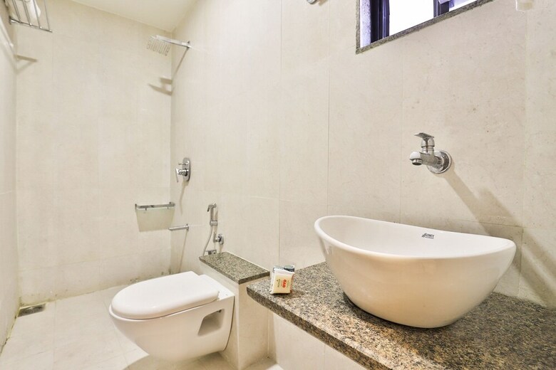Oyo 10749 Hotel Neelkanth Bliss