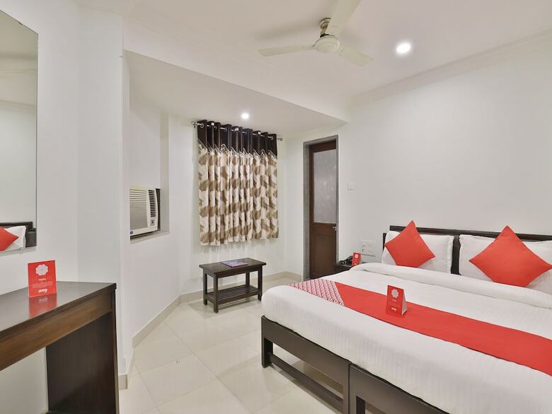 Oyo 11007 Hotel Amity