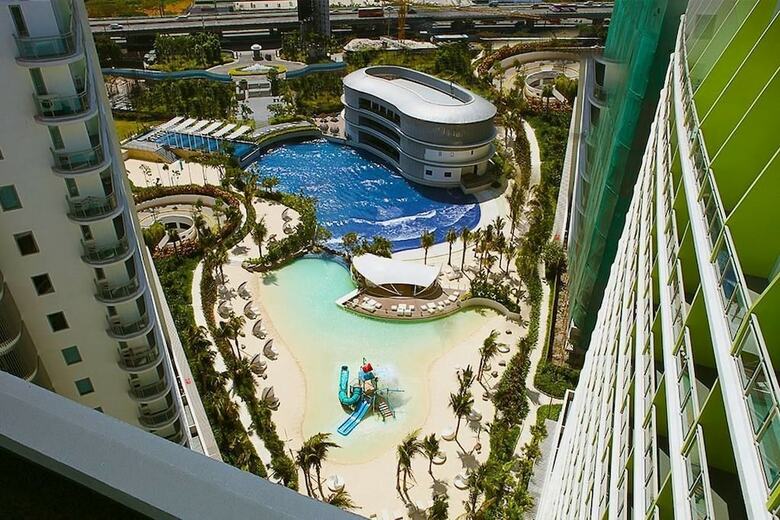 Azure Rio West Wavepool 1br Near Airport