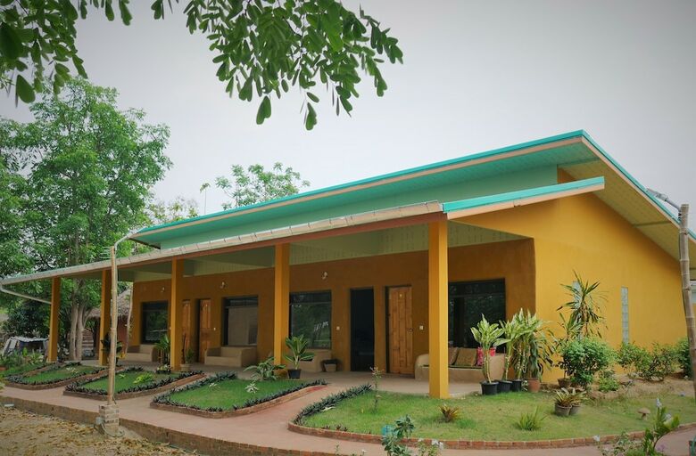 Hotel Baandin Resort
