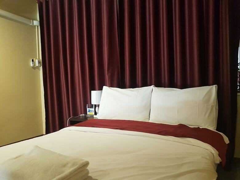 O-rich Gold Hotel