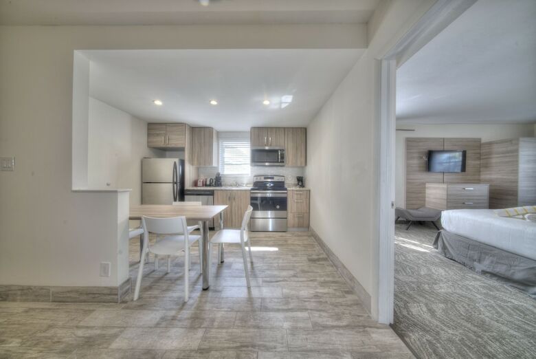 Riverside Apartments By The Beach