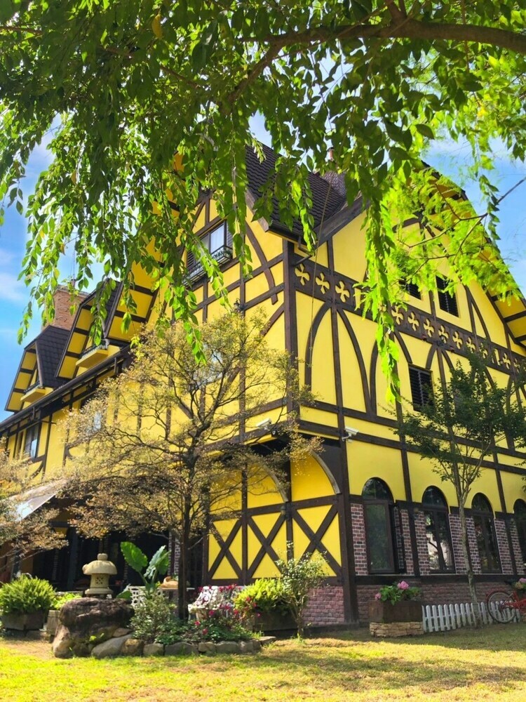 Bed & Breakfast Puli Story House