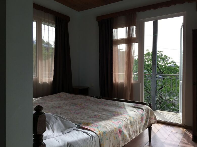 Hotel White Guest House