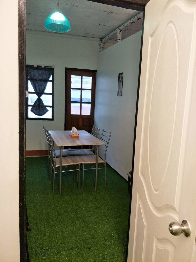 Hostal Take Me Home