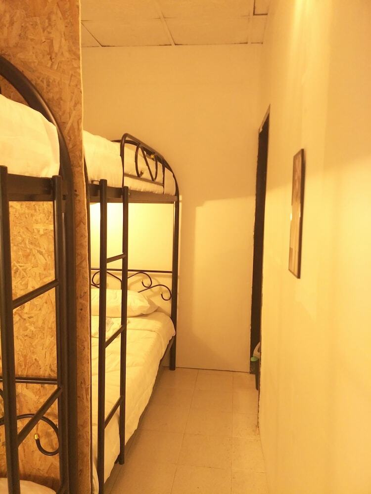 Hostal Take Me Home