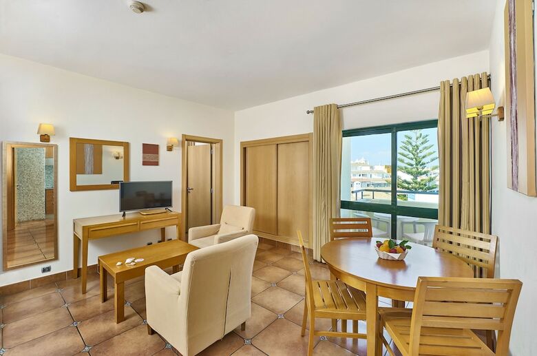 Oceanus Aparthotel