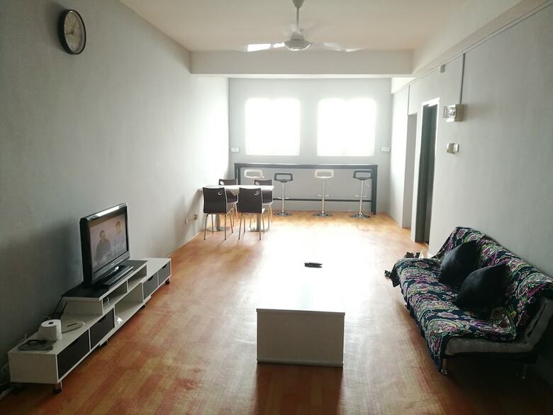Hotel Oceanus Backpackers Hostel