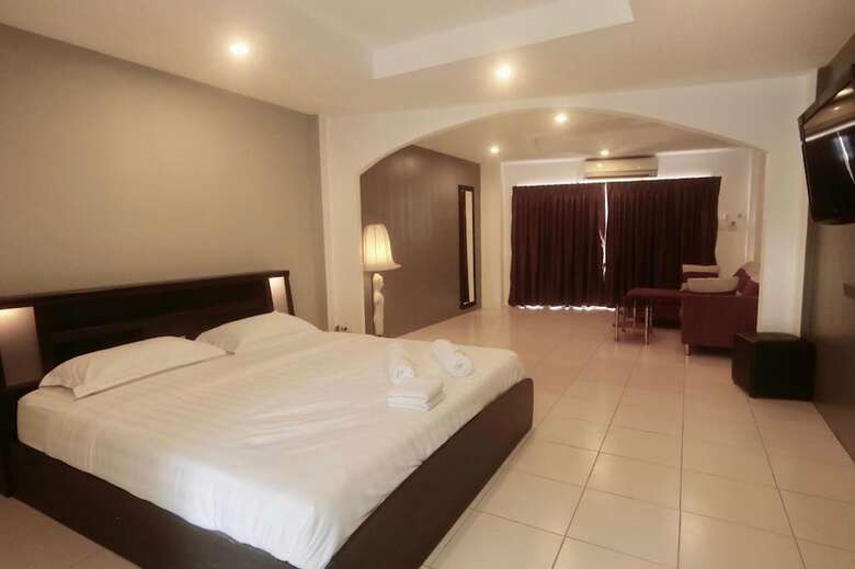 Hotel C&c Residence Bistro Restaurant