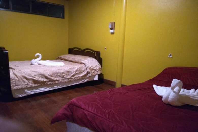 Hostal Crossroads House - Hostel