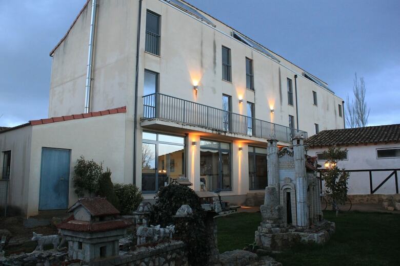 Hotel Amanecer En Campos