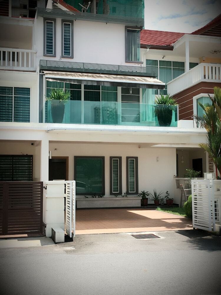 Ibook 1 - Luxury Holiday Homestay