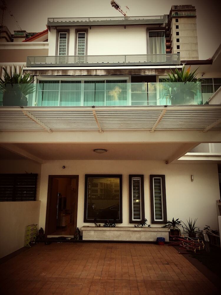 Ibook 1 - Luxury Holiday Homestay