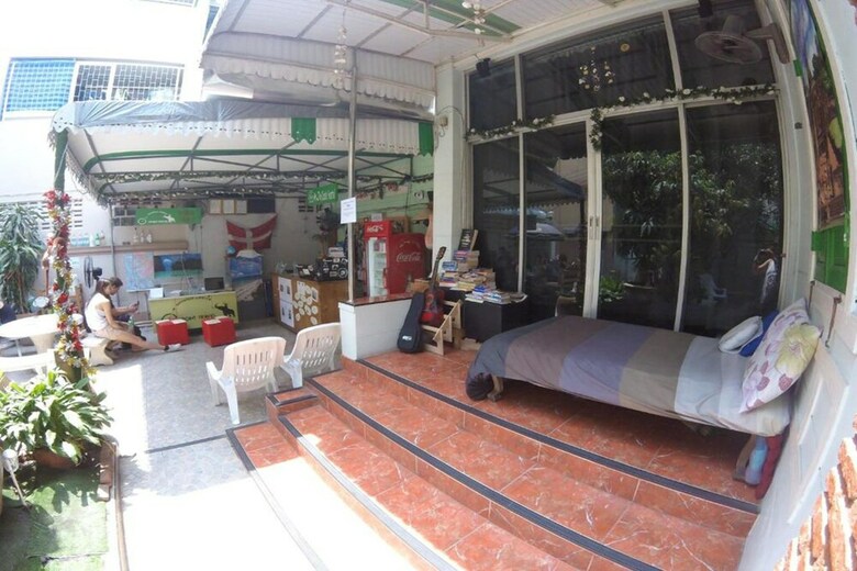 Hostal The Oasis Hostel - Adults Only