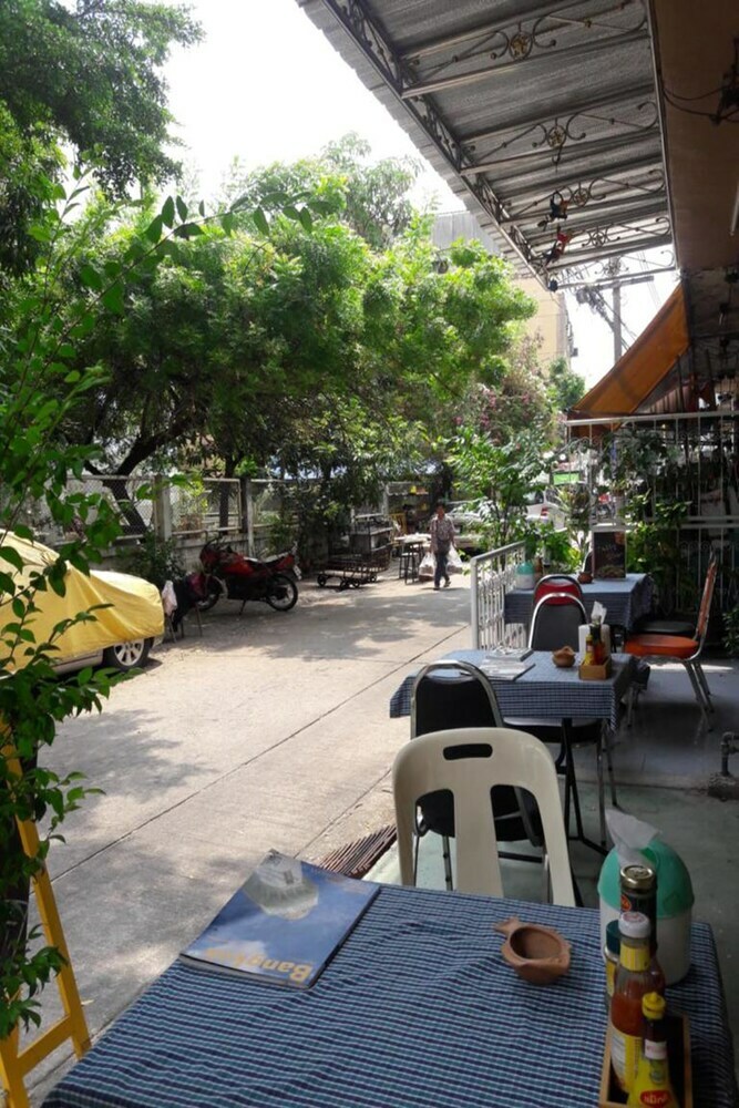 Hostal The Oasis Hostel - Adults Only