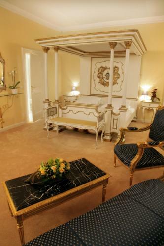Hotel Schlo� Tremsb�ttel