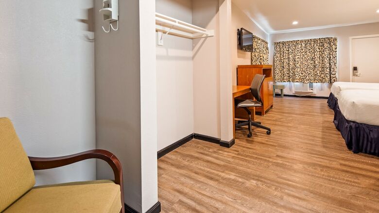 Hotel Azul Inn & Suites