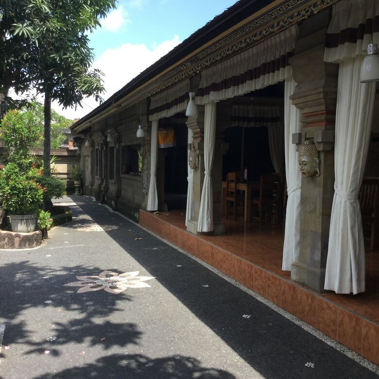 Bed & Breakfast Tukad White House