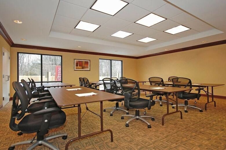 Hotel Comfort Suites Vestal Near University