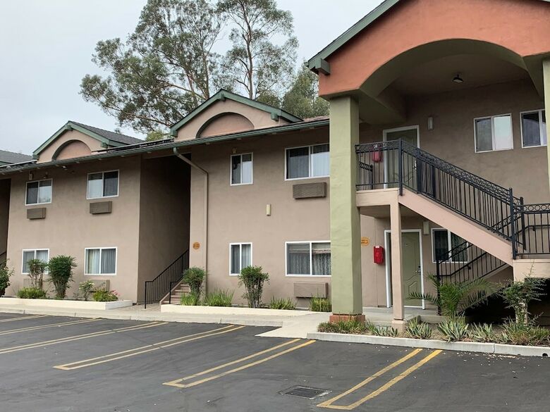 Motel Olive Tree Inn & Suites