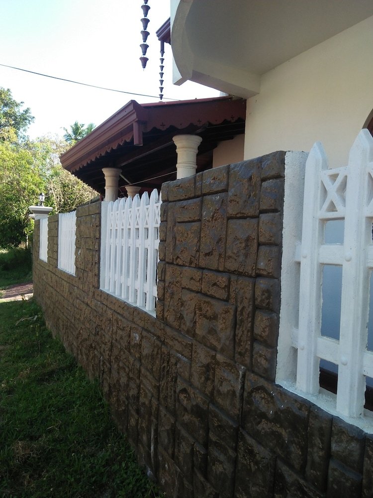 Hotel Vihara Safari Homestay